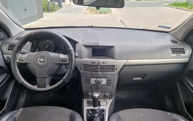 Opel Astra cena 7500 przebieg: 341000, rok produkcji 2006 z Wrocław małe 56